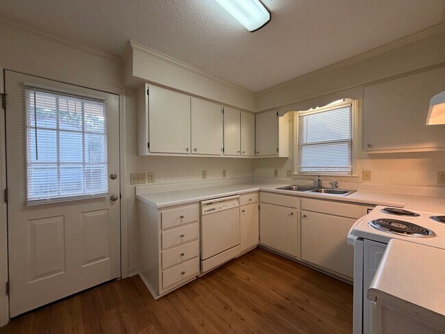 Building Photo - 525 S Williamson Ave