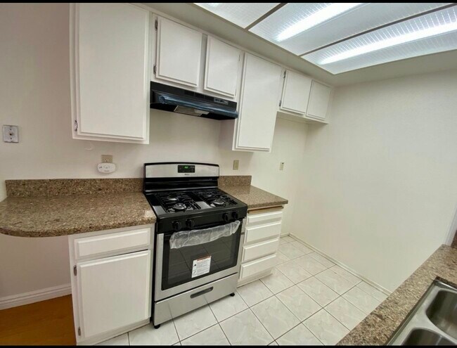 Building Photo - 8020 Langdon Ave