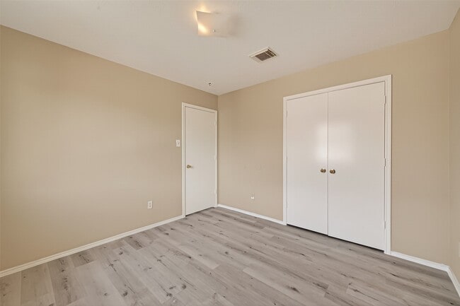 Building Photo - 8814 Sage Pl Dr