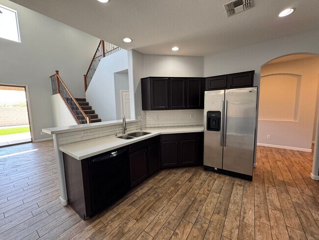 Building Photo - Updated 4 bedroom home in Casa Del Rey Com...