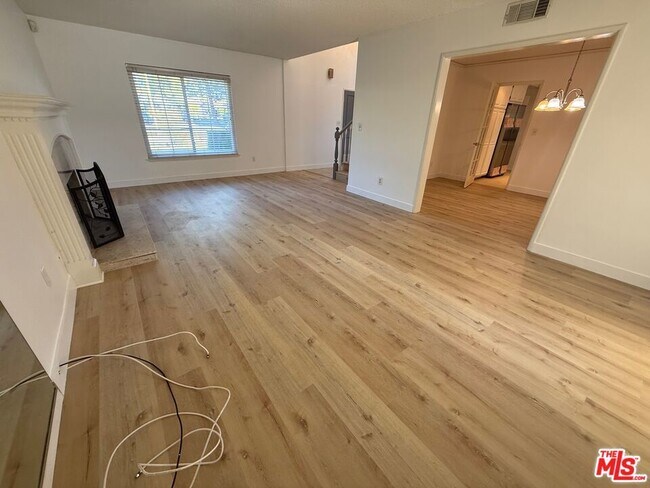 Building Photo - 8031 Melba Ave