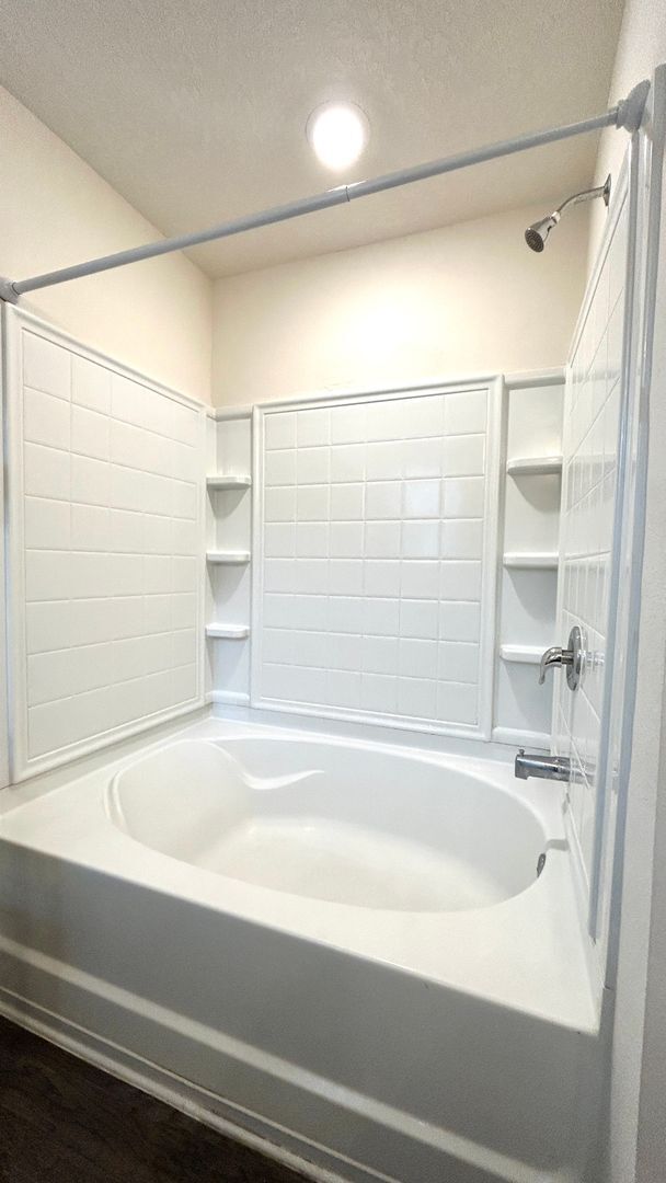 Building Photo - Fabulous 4 Bedroom 2 Bath in Pritchard Point