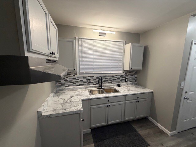 Building Photo - 12763 Cloverlawn Ave