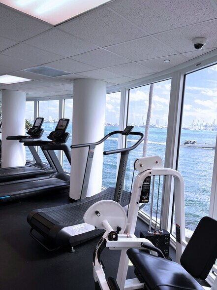 Building Photo - 770 Claughton Island Dr