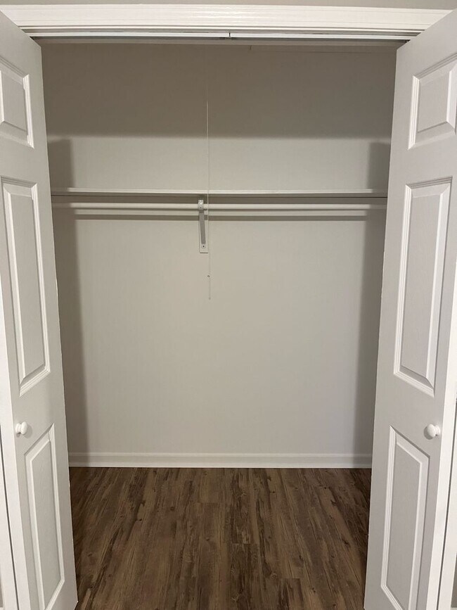 Building Photo - 2 Bedroom/1.5 Bathroom Townhome in Clemson, SC!
