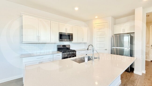 Building Photo - 708 N Bay Dr