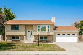 Building Photo - 5408 Hunter Dr