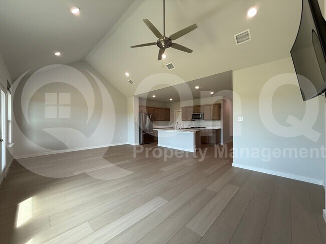 Building Photo - 405 Loganberry Dr