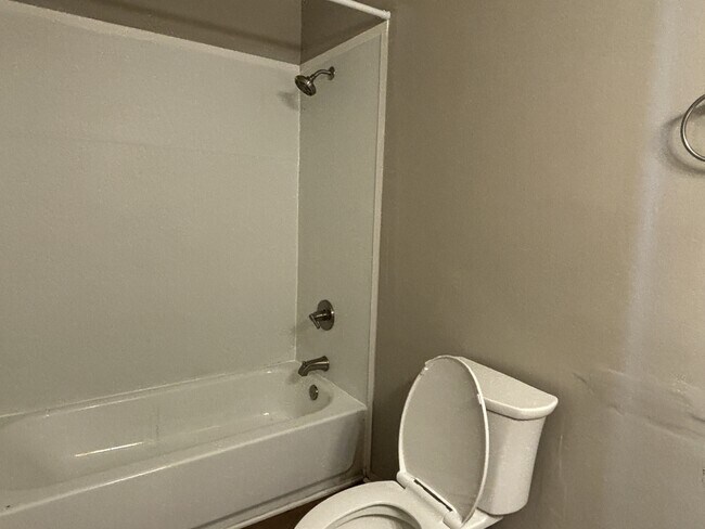 Building Photo - 2943 Hillside Ave