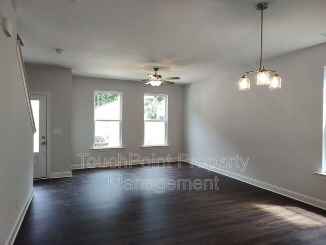 Building Photo - 811 Justice Ave