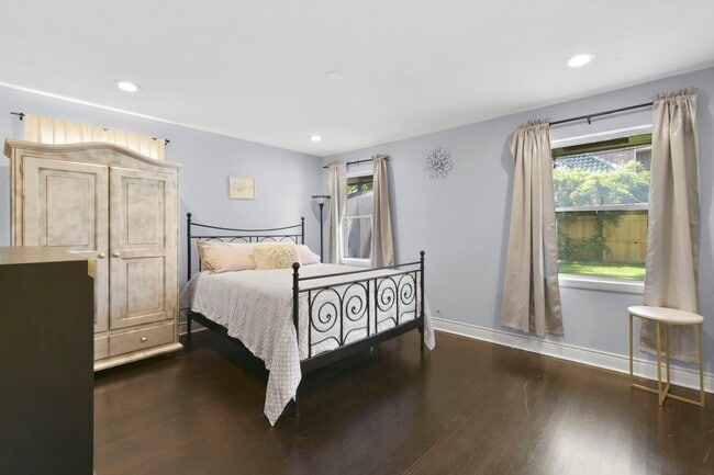 Building Photo - 3123 Deal St