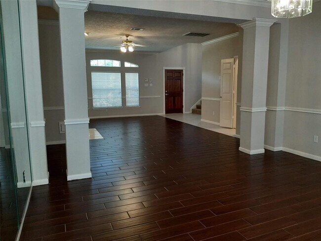 Building Photo - 1385 El Camino Village Dr