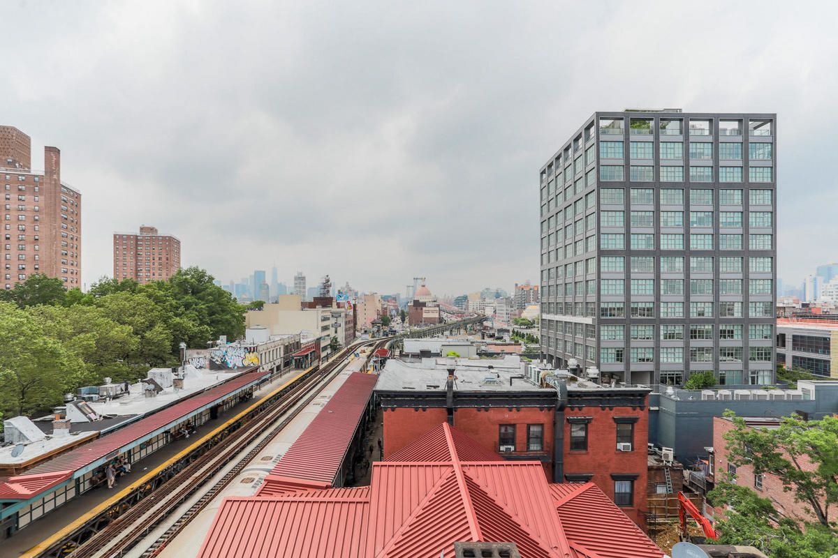 Building Photo - 301 Broadway