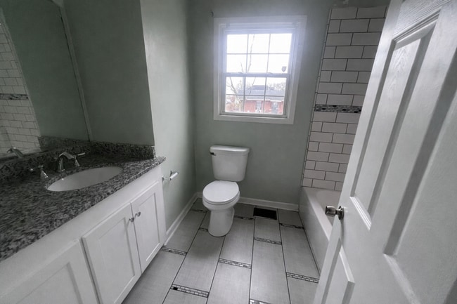 Building Photo - 1100 N 6th St