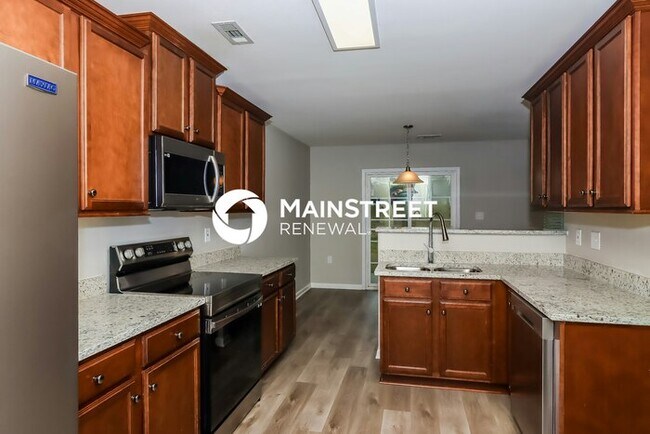 Building Photo - 4 Bedroom Pet-Friendly Home in Dallas, NC with Main Street Renewal