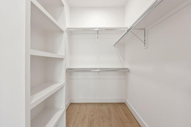 Building Photo - 2121 Hoskins Dr