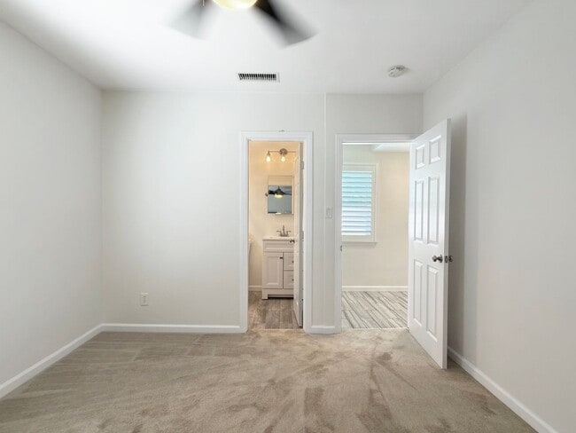 Building Photo - **2025 Euclid Ave Long Beach** Beautiful 3 bedroom 2 bath !!2 weeks free OAC!!