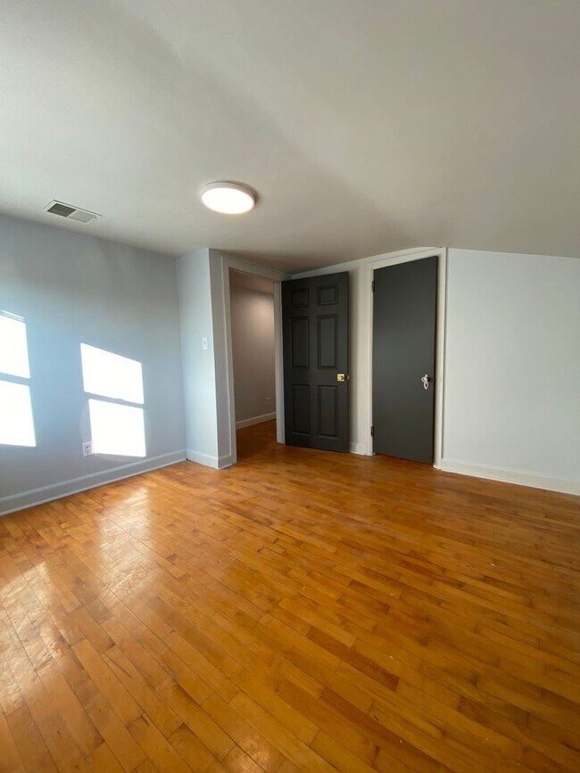 Building Photo - 2409 Omro Rd