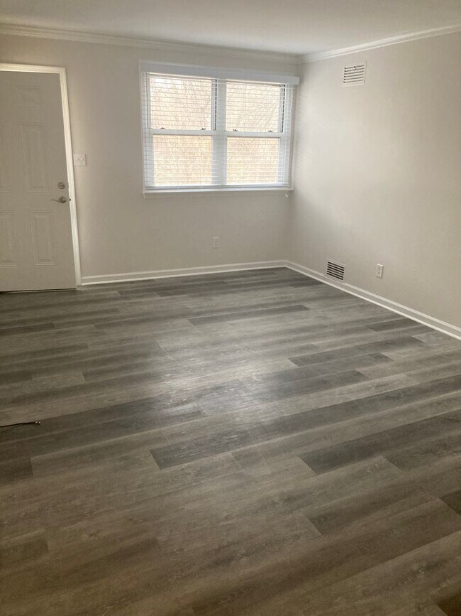 Building Photo - Adorable Condo in Sunset Hills! 2BR/1BA