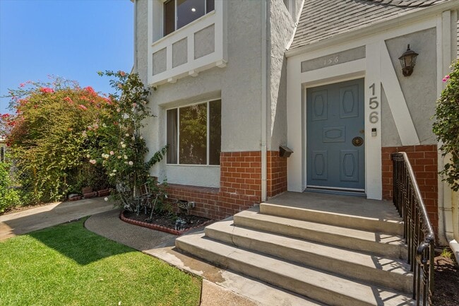 Building Photo - 4 Bed • 3 Bath • 2,135 Sq Ft (Main House) ...