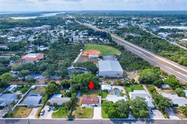 Building Photo - Beachside Bliss in Hobe Sound – Move-In Ready with Room to Roam!