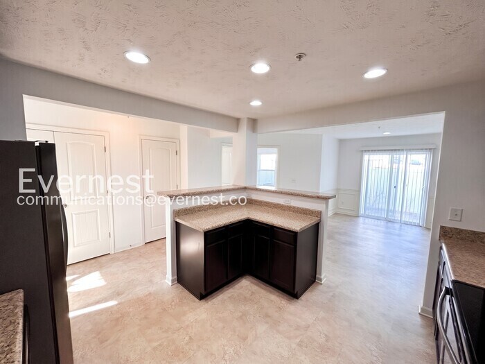 Building Photo - 4014 Rhythm Dr