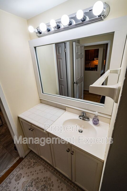 Building Photo - 1225 Martha Custis Dr