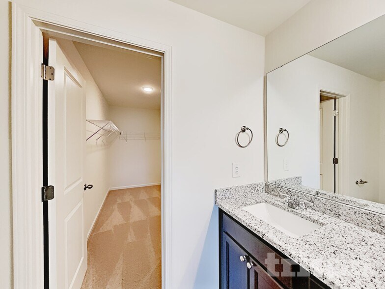 Building Photo - 165 Ogden Pond Pl