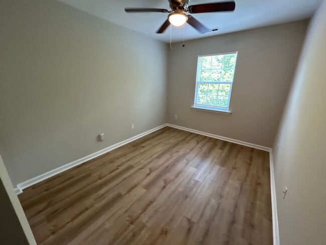 Building Photo - 4 Bedroom | 3.5 Bedroom Raleigh Townhome
