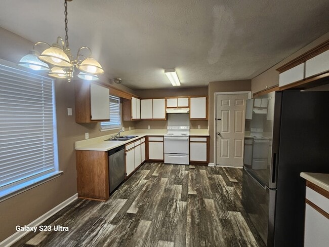 Building Photo - 1209 Akins Ridge Dr