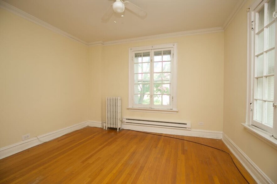 Building Photo - 808 Green Bay Rd