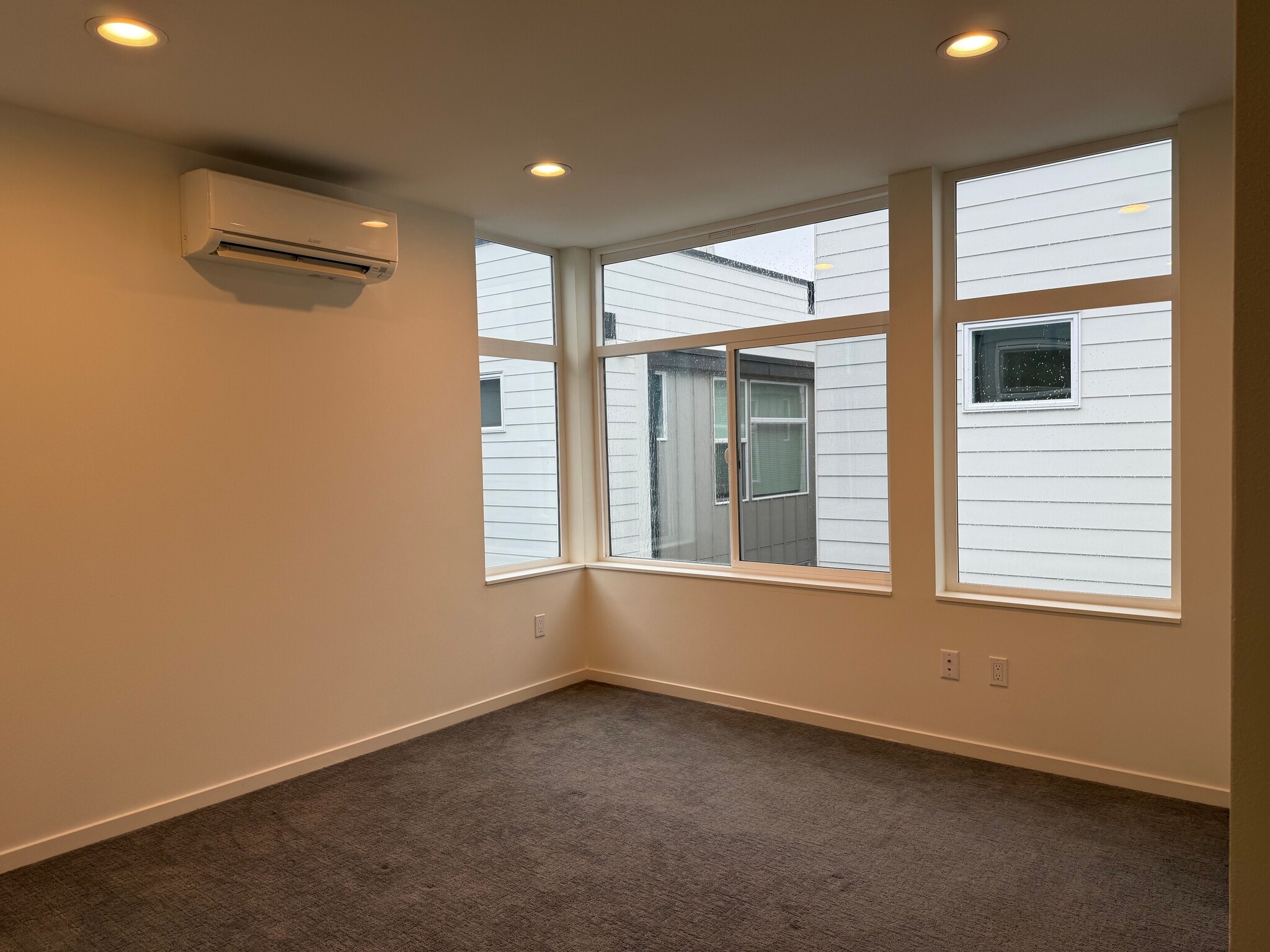 Building Photo - 2320C 15th Ave S