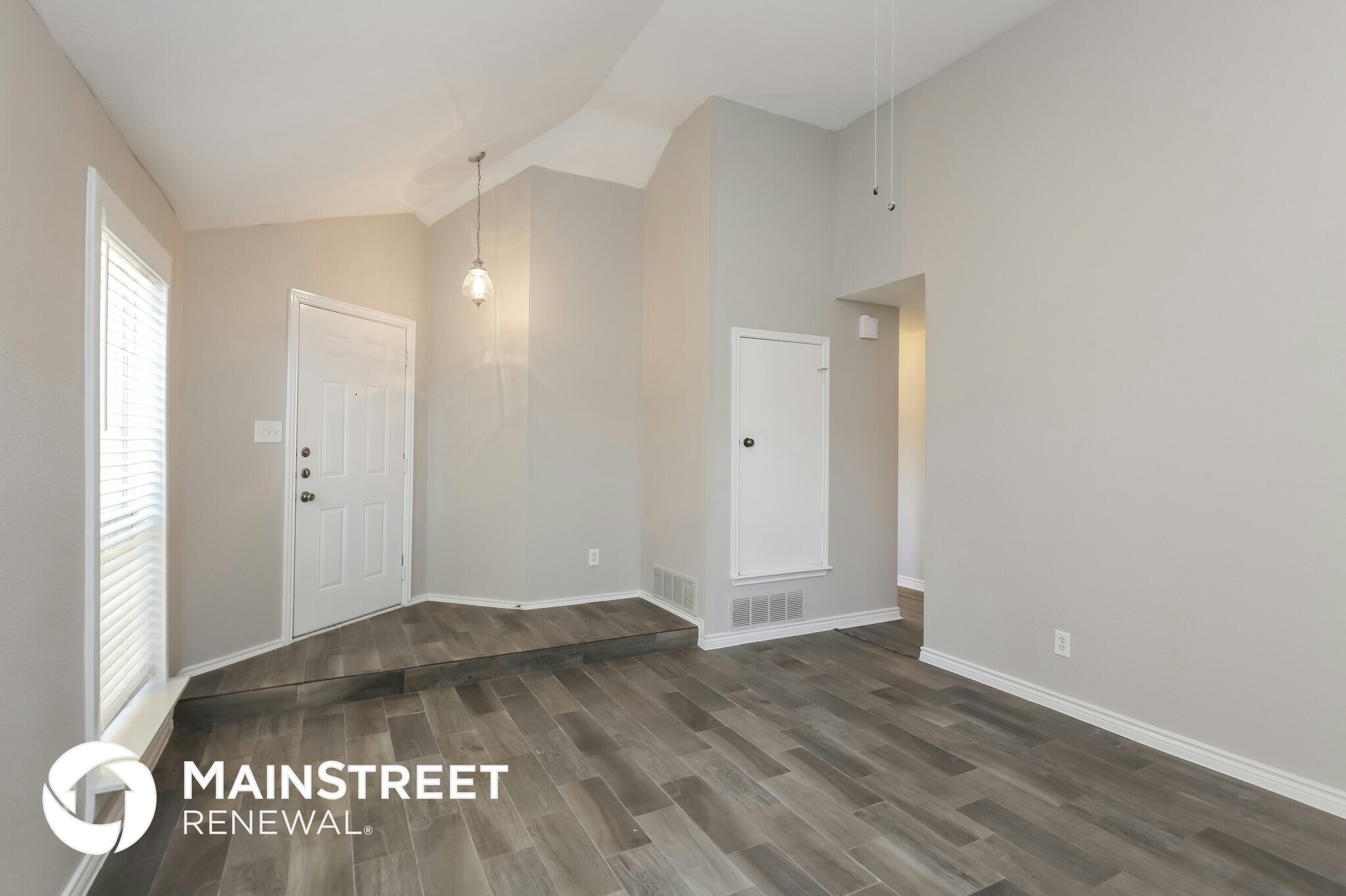 Building Photo - 1420 Paintbrush St