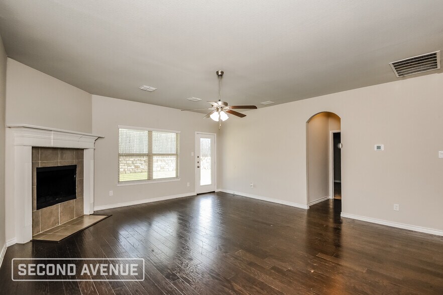 Building Photo - 2109 Lorrie Ln