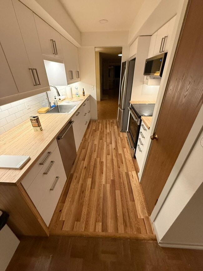 Building Photo - Pool’s Open! -Huge, refreshed 2 BR-2 Bath ...