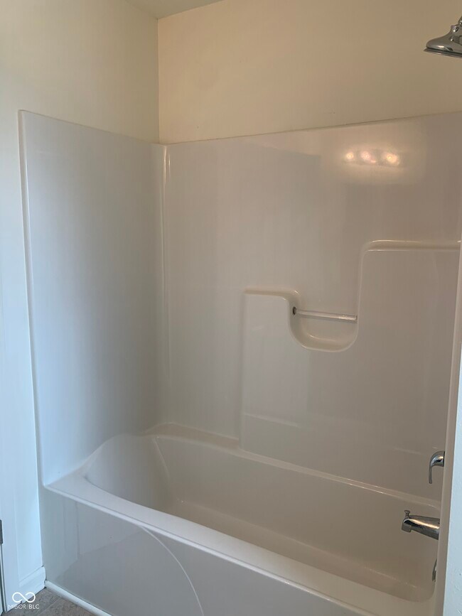 Building Photo - 2014 Falcon Ct