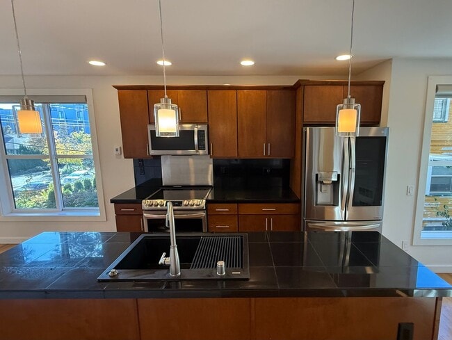 Building Photo - 3bd/3.5ba Townhouse on Capitol Hill