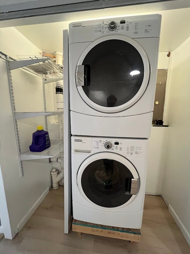 Building Photo - 9241 Pinenut Ct