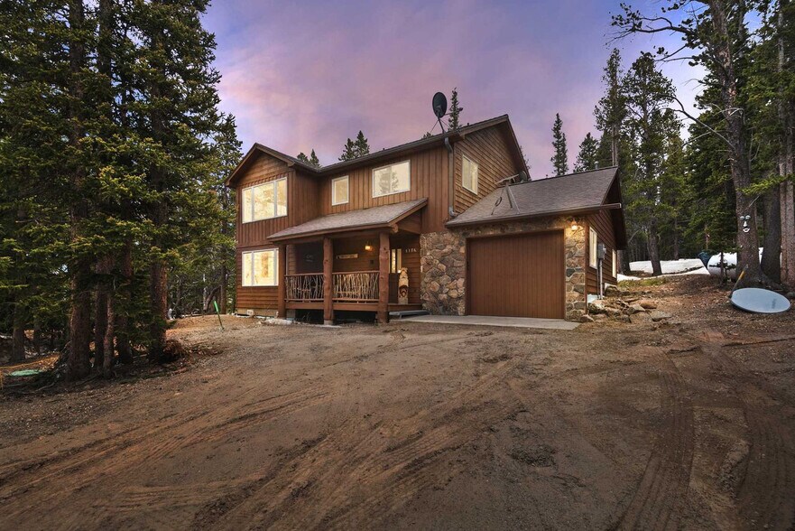 Building Photo - 1736 Valley of the Sun Dr