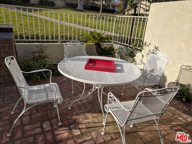 Building Photo - 831 Whitewater Dr