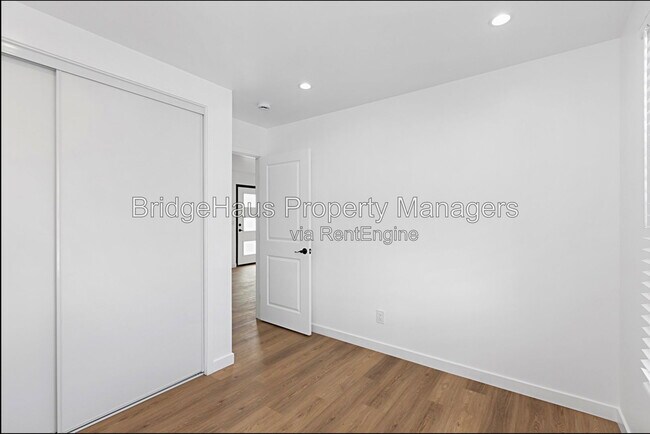 Building Photo - 4656 Santa Monica Ave