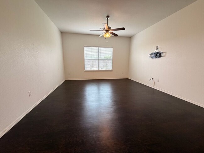 Building Photo - Beautiful 3BR/2BA House in Centerton with 2-Car Garage