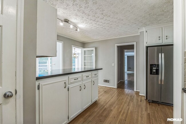 Building Photo - Spacious 5BR House in Marietta