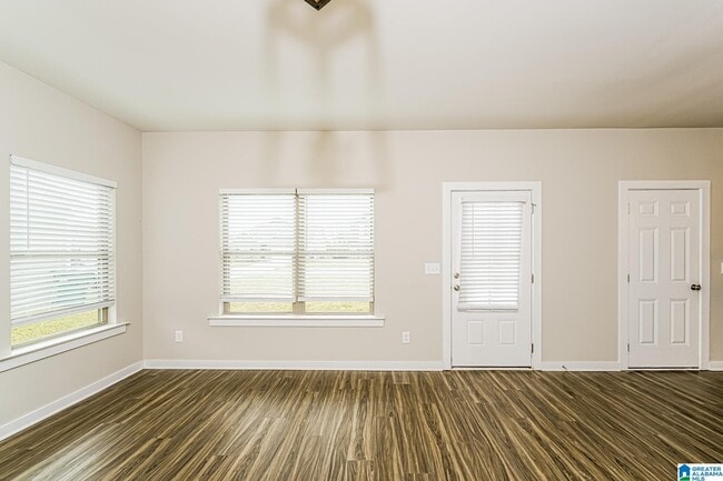 Building Photo - 98 Kings Wy