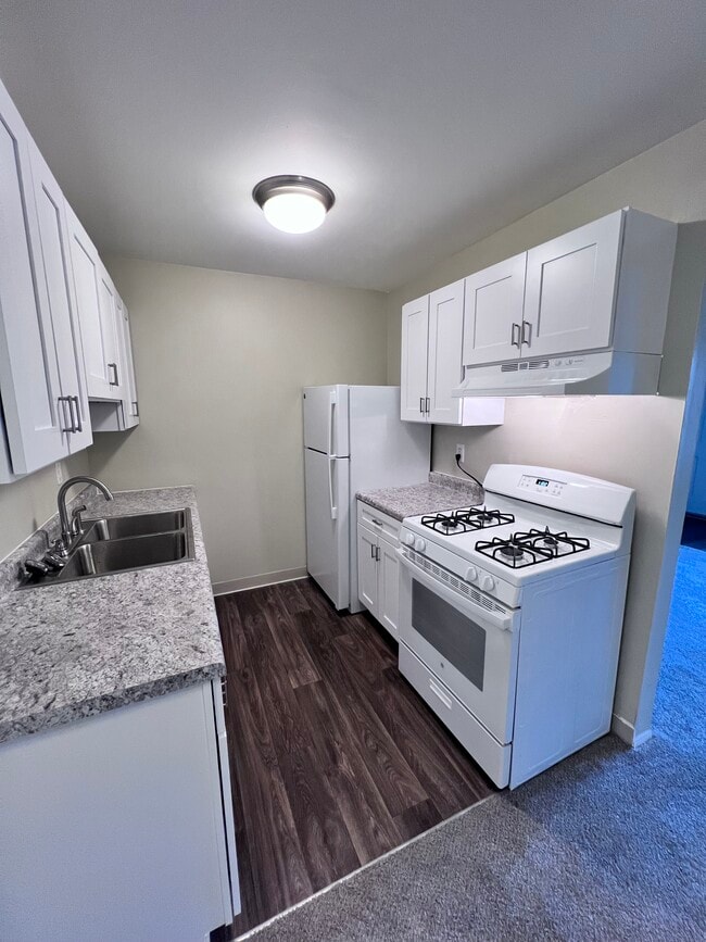 Building Photo - Davis Creek Apartments