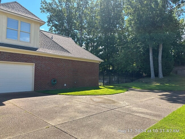 Building Photo - 10135 Ridgewood Oak Dr