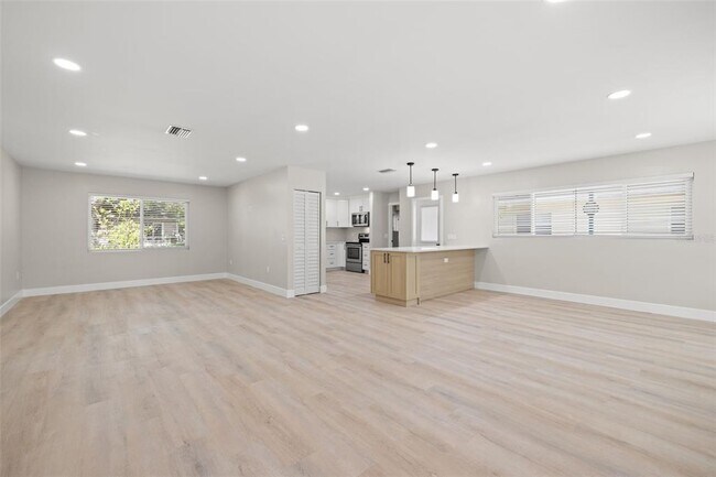Building Photo - 1500 San Mateo Dr