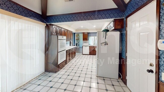 Building Photo - 2212 Canyon Valley Trail