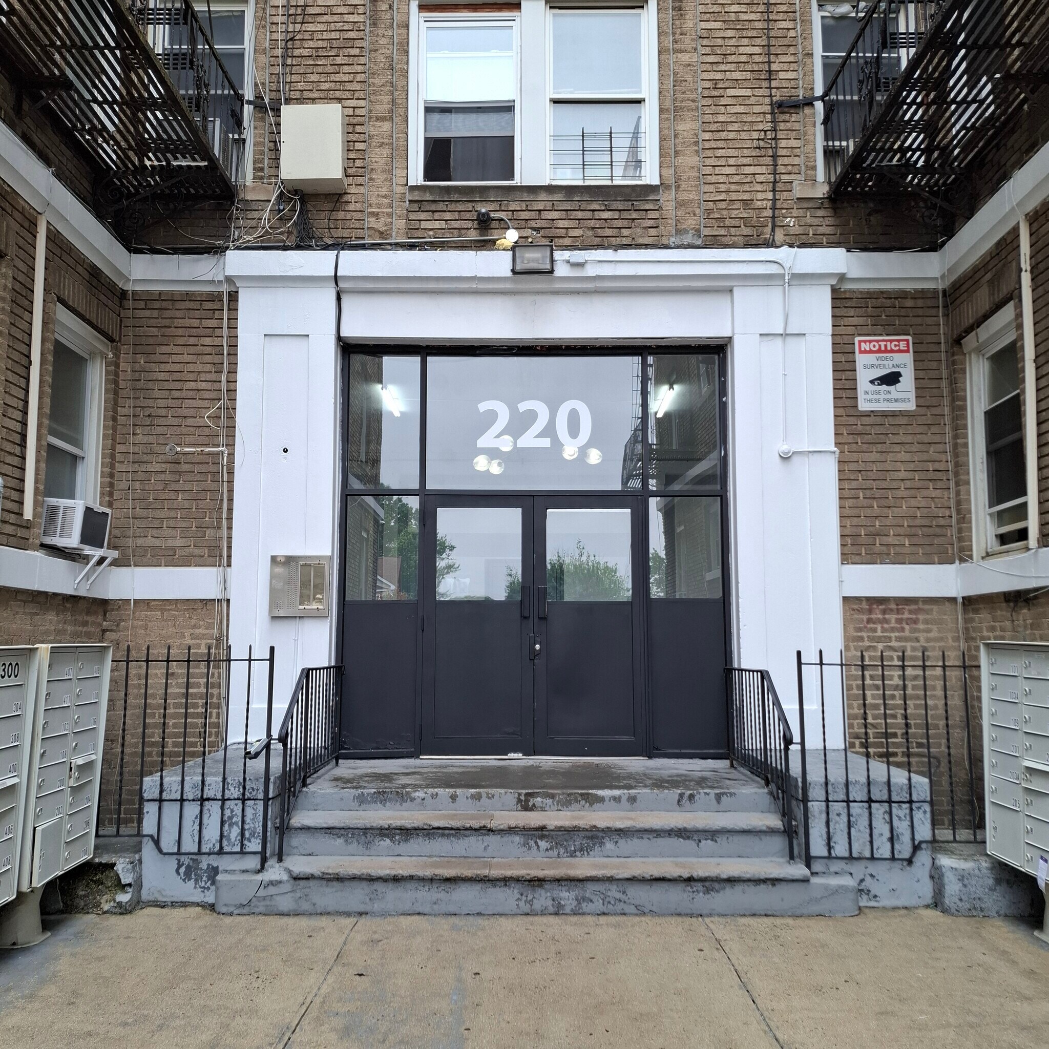 220 Roseville Ave 401 - 219 Roseville Ave