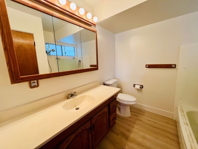 Building Photo - Lynbrook house ready now! $5075